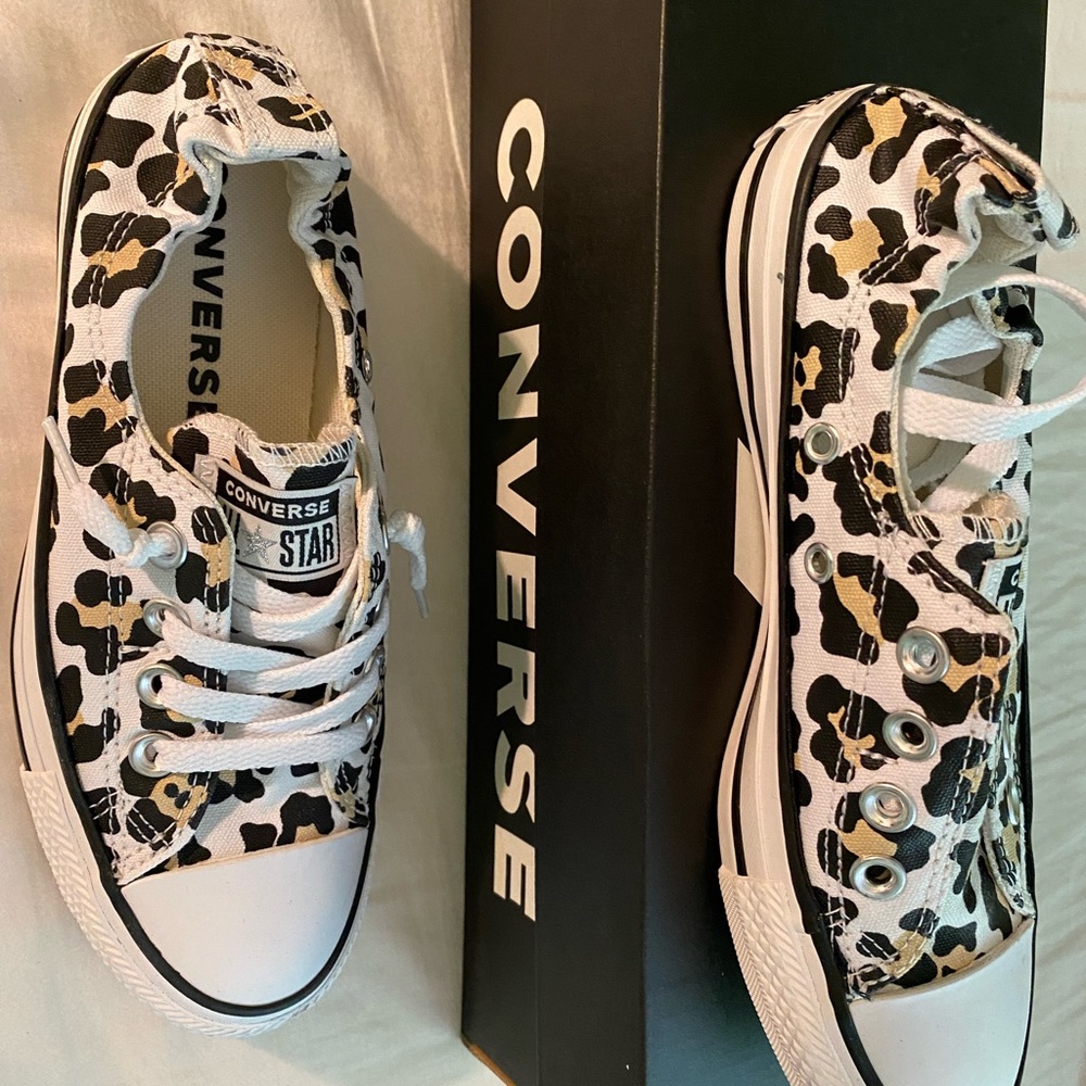 Converse Women Size 6 Shoreline Slip in White/Desert/Black